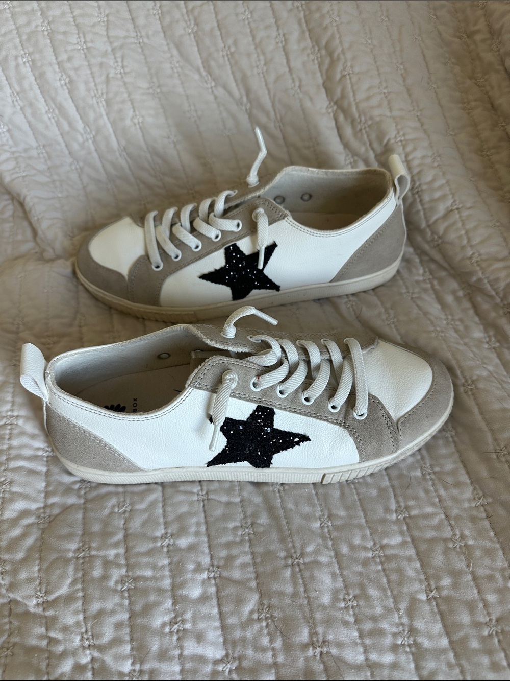 Yellow Box Dillan White & Taupe Women's Low-Top Sneakers with Black Star - Picture 3 of 7